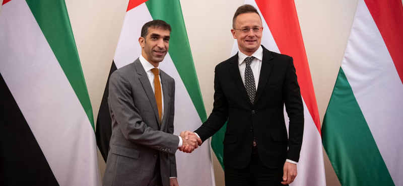 Szijjártó aláírta a „maxi-Dubaj” szerződést