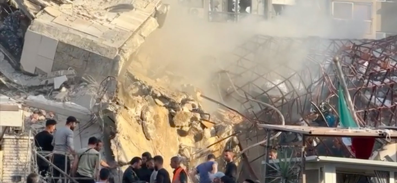 Az iráni állami tv szerint izraeli légicsapás végzett egy magas rangú parancsnokukkal a szíriai fővárosban