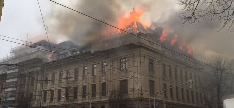 Kigyulladt az adóhivatal épülete Kassán