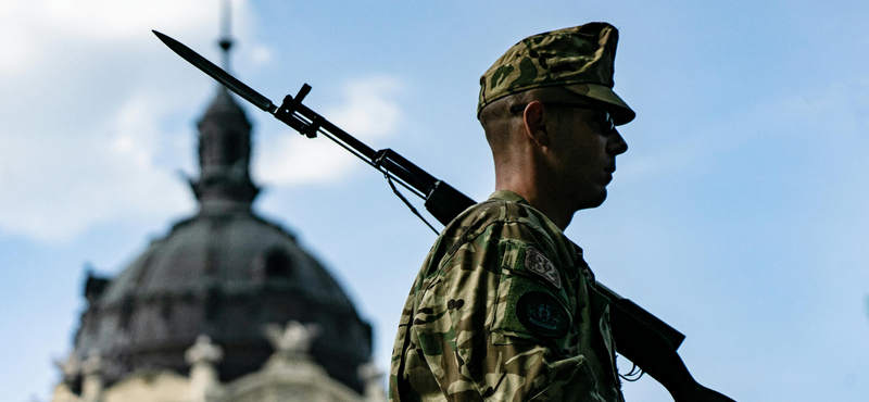 Országgyűlés elé kerül a törvényjavaslat, amely tovább növeli a katonák kiszolgáltatottságát