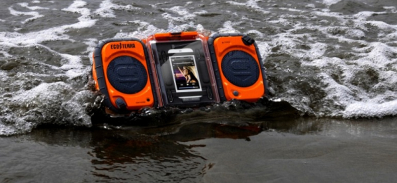 Többszörösen vízálló boom box a nyári túrákra