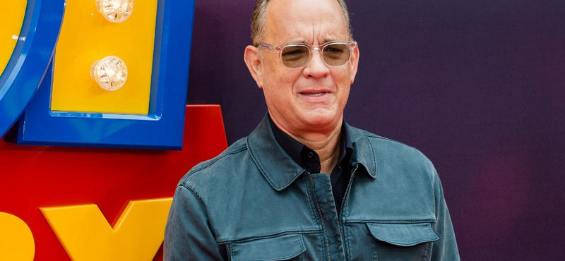 Tom Hanks megmutatta, milyen menő fürdőnadrágot kapott születésnapjára – videó