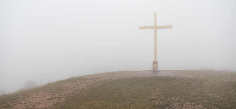 Menczer Tamás nem tudott arról, hogy felállítják a keresztet a Nagy-Szénáson