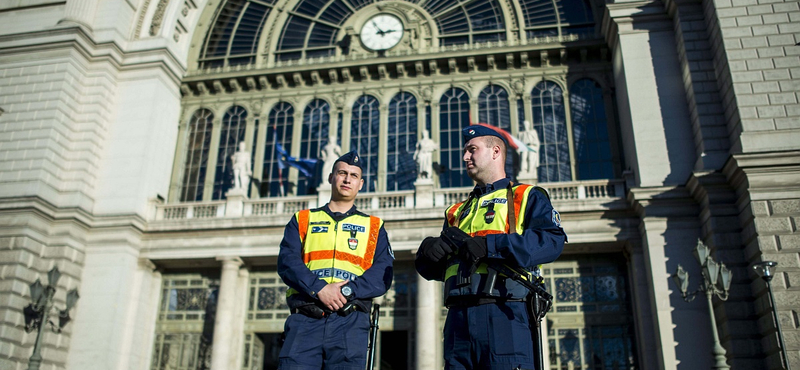 Újra emelik a rendőrök bérét