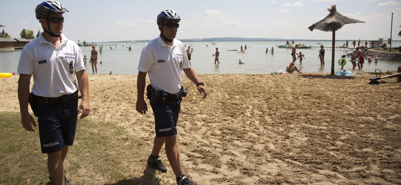 Kevés a rendőr a Balatonon