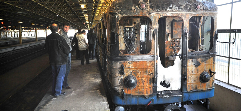 Leállt a 3-as metró csúcsidőben, bajban az érettségire sietők