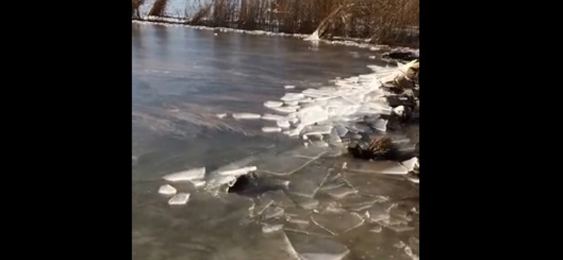 Jégcunamit filmezett le a Balatonon egy horgász - videó