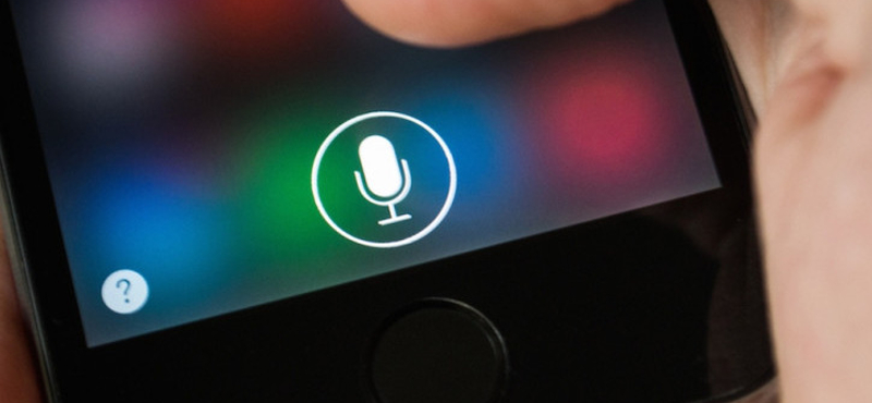 A Siri elkotyogta, hogy áprilisban újabb Apple-bemutató lesz