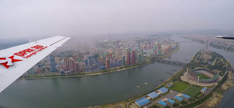 Videó: Így néz ki Észak-Korea fővárosa egy repülőről