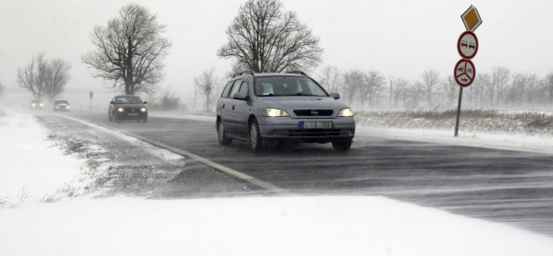 Sokfelé havazik még, több autópályán vannak latyakos szakaszok