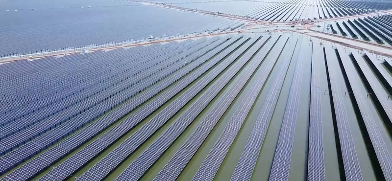Elkezdődött: megépítik a világ legnagyobb tengeri naperőművét