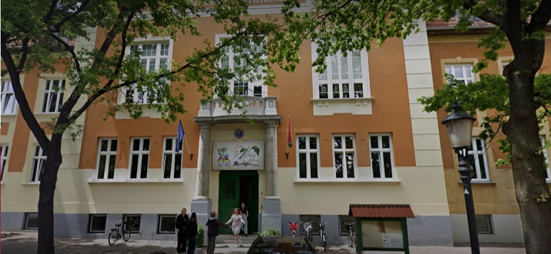 Indoklás nélkül mentették fel a szentesi református iskola igazgatóját, petíciót indítottak a diákok szülei