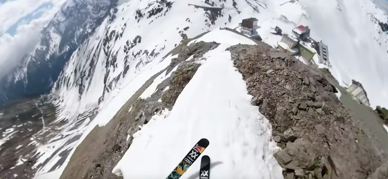 Lélegzetelállító videó: ez a két síelő lesiklik a Stelvio-hágón, de nem akárhogyan