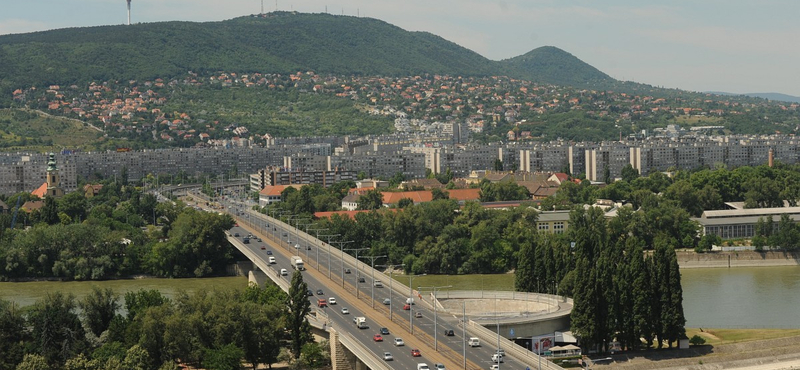 Lemossák az Árpád hidat, sávlezárás várható