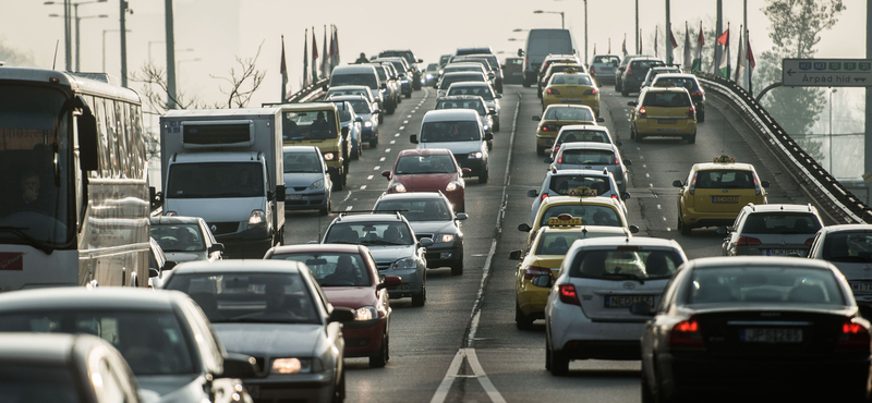 Baleset miatt több kilométeres a dugó az M3-as és az M2-es budapesti bevezetőjén