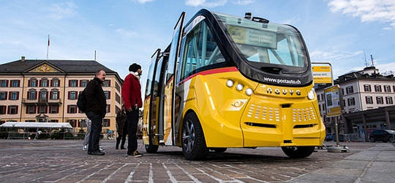 Vezető nélküli minibuszokat tesztelnek egy svájci városban – fotók