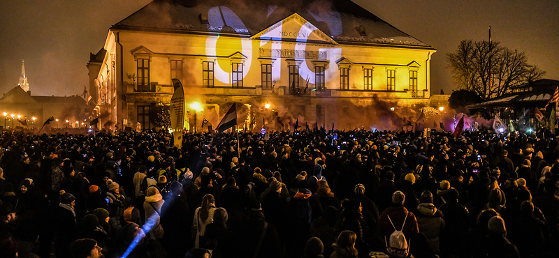 Tüntetést szerveznek az ellenzéki pártok a Budai Várba vasárnapra