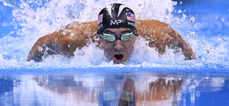 Phelps nem is élő cápával úszott, kiakadtak a rajongók