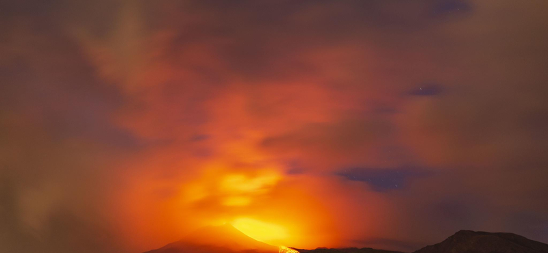 Kitört az Etna: a föld is beleremegett - videó