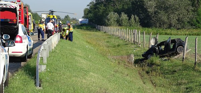 Kigyulladt egy karambolozó autó, dugó van az M5-ösön Budapest felé