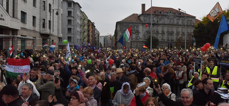 Térképen mutatjuk, honnan golyózza ki a nagy ellenzéki tüntetéseket a kormány