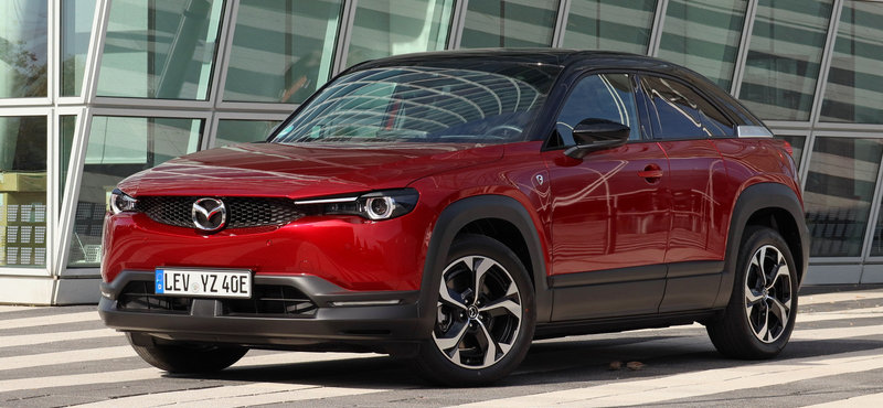 Mit keres egy benzinmotor a Mazda villanyautójában? Teszten a Wankel-motoros új MX-30