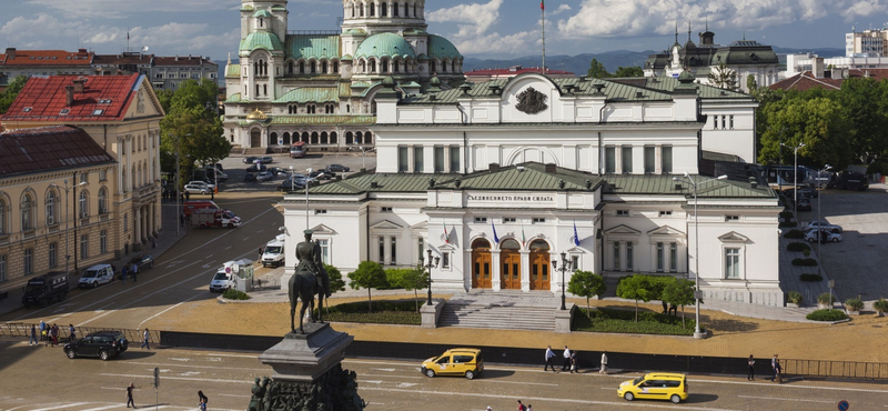 Bulgária júniusig beléphet az euró előszobájába