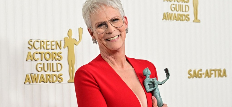 Jamie Lee Curtis szájon csókolta Michelle Yeoh-t a SAG-díjátadón