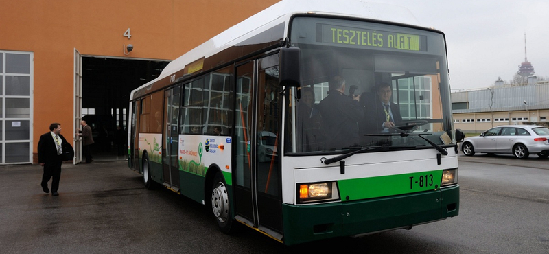 Fotó: kilométereket megy felsővezeték nélkül az új szegedi troli