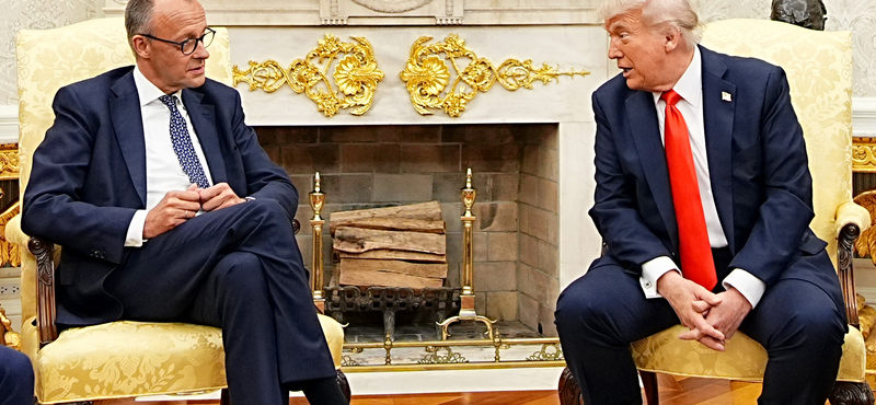 „Ez önöknek nem lehetett túl kellemes nap” – Donald Trump ismét magát hozta, amikor vendégül látta a német kancellárt a D-nap évfordulóján