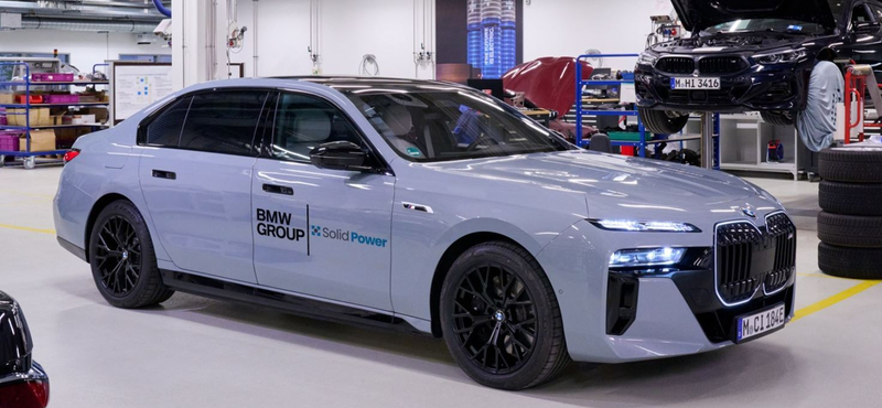 Nagyobb hatótáv és biztonság: szilárdtest akkus BMW i7 a láthatáron