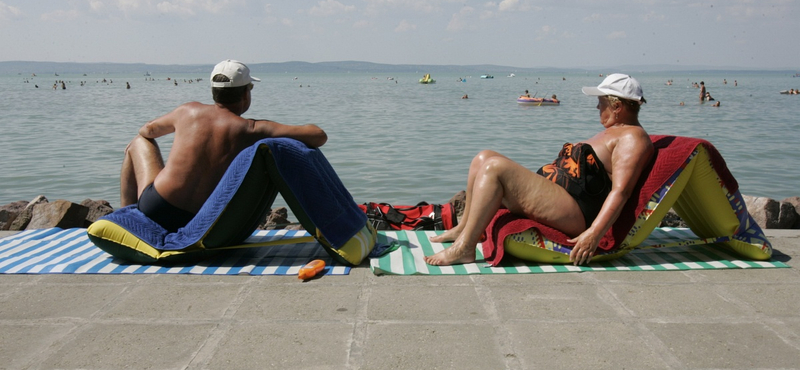 Kinyitottak az első balatoni strandok