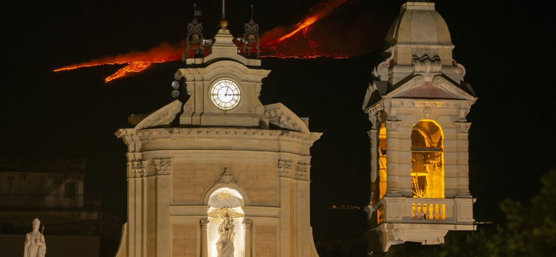 Az éjjel újra kitört az Etna, és hamuval borította be Szicíliát – videó