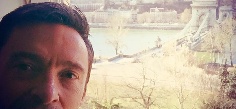 Fotó: Budapesti hotelből szelfizik Hugh Jackman