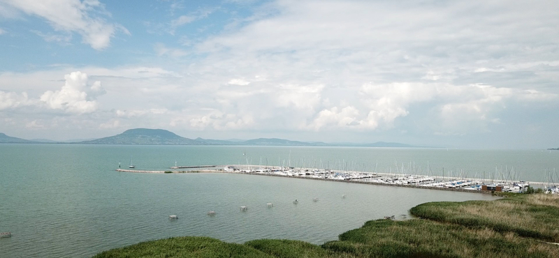 Ingyenessé tenné a Balaton strandjait az MSZP, de csak a főszezon után nyújtanak be róla törvényjavaslatot