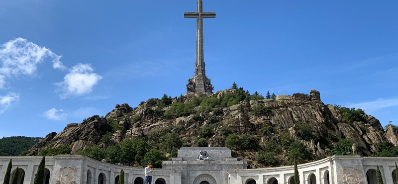 Csütörtökön kihantolják és elszállítják Franco maradványait