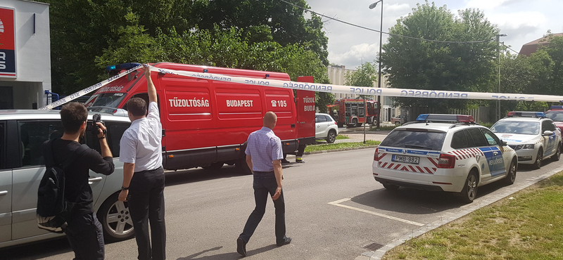 Nagy területet kiürített a rendőrség az angyalföldi tűz miatt - videó