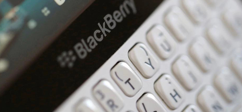 Nem viccel a BlackBerry: beperelte a Facebookot, a WhatsAppot és az Instagramot is