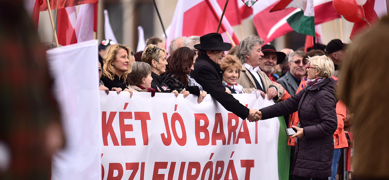 Élőben kapcsoljuk a Kossuth teret