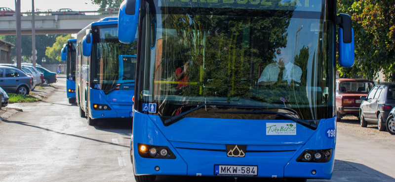 Vádat emeltek a pécsi buszvezető ellen, aki árokba lökött egy mozgássérültet