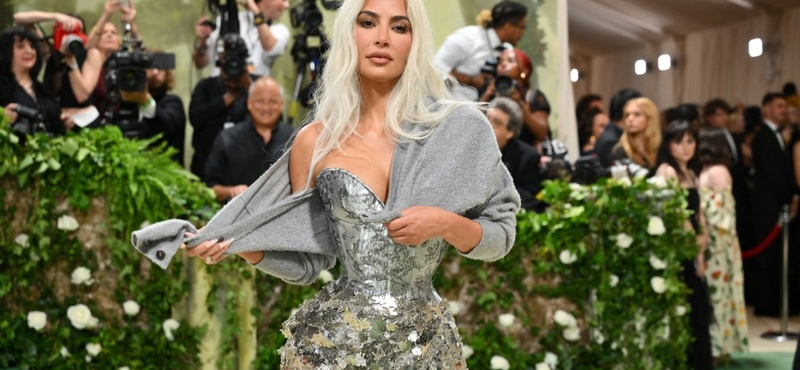 Sokkoló méretű derékkal jelent meg a Met-gálán Kim Kardashian