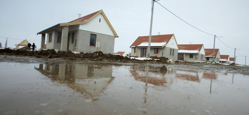 Az épülő lakások 60 százalékánál kicsúszhatnak a határidőből