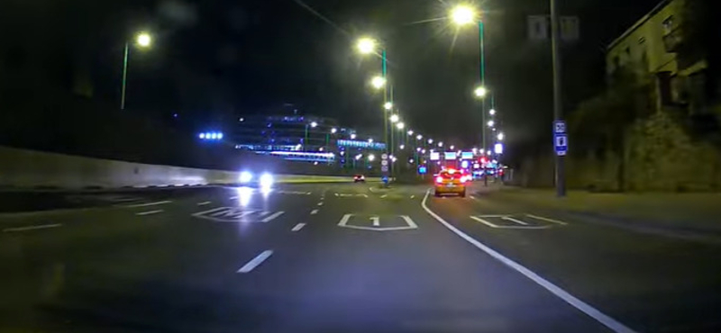 Két kocsinak is sikerült szemben hajtania a forgalommal az M1-M7-es közös szakaszán – videó