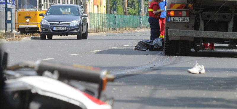 Halálosos motoros baleset az Üllői úton -  fotók