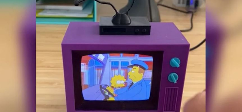 Valaki megépítette A Simpson családban látható tévét, amin csak ez a rajzfilm nézhető