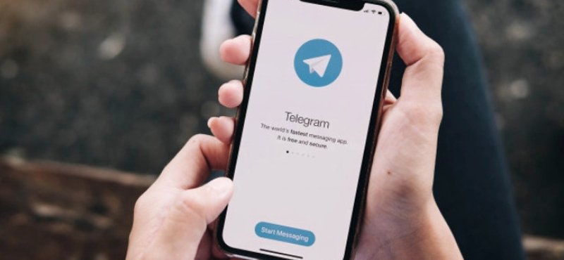 Mostantól egy kattintással lefordítja a teljes beszélgetést a Telegram, érdemes lehet letölteni