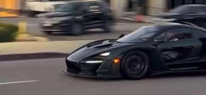 A bámészkodókat akarta lenyűgözni, a házfalat bontotta le egy McLaren Senna sofőrje – videó