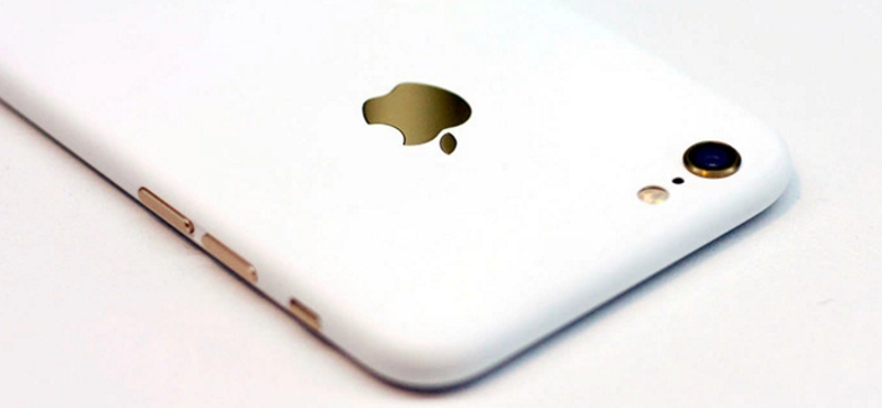 Az Apple webshopjában kiírták az új olcsó iPhone nevét, és más infók is előkerültek