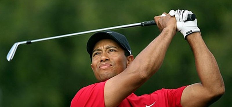 Tiger Woods újra a golfpályán