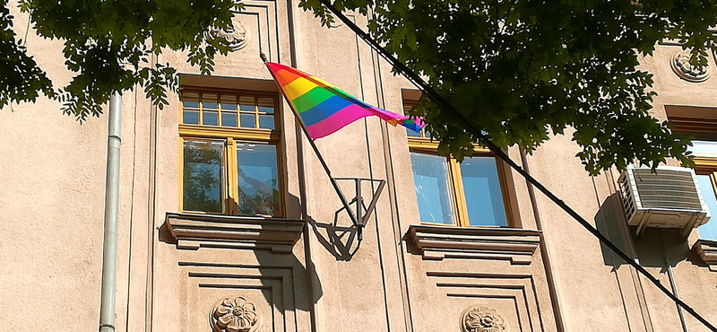 Karácsony Gergely kiteszi a Pride-zászlót a budapesti városházára